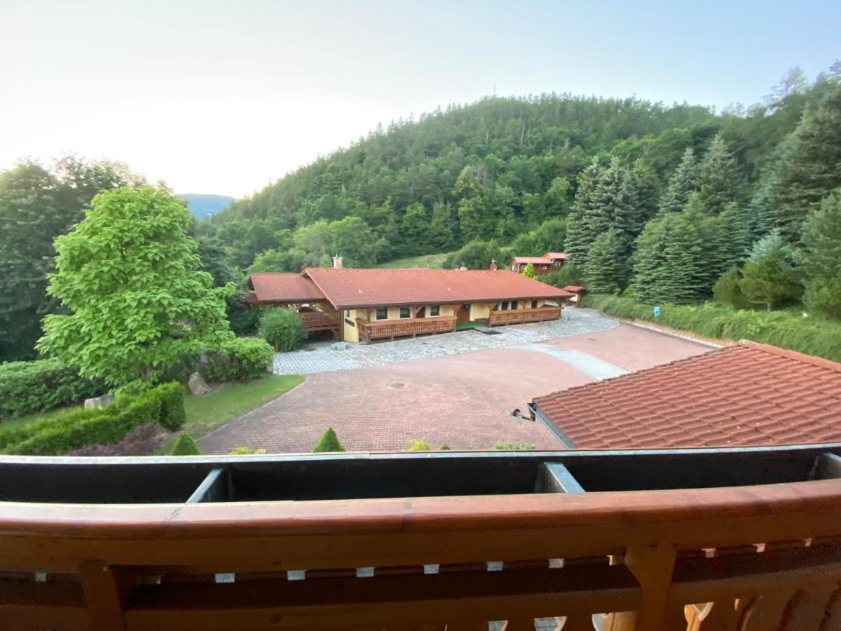 Selsky Dvur Perstejn Hotel Ngoại thất bức ảnh