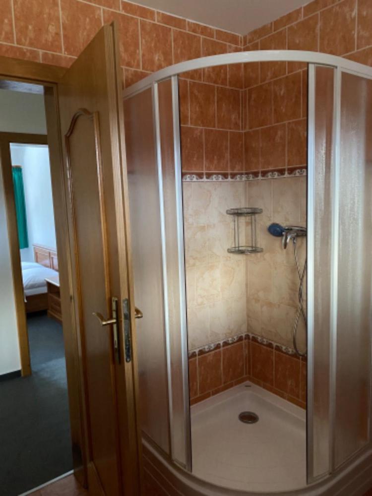 Selsky Dvur Perstejn Hotel Ngoại thất bức ảnh