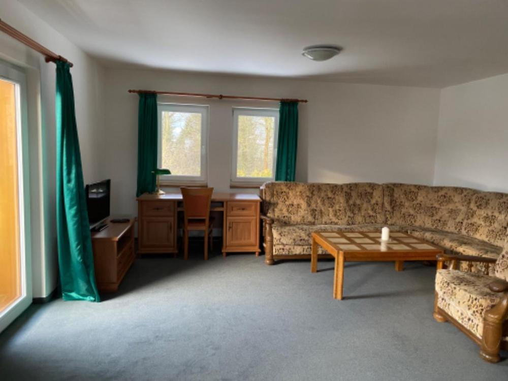 Selsky Dvur Perstejn Hotel Ngoại thất bức ảnh